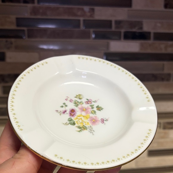 Wedgewood Mirabelle Floral Bone China Ashtray - Picture 4 of 5